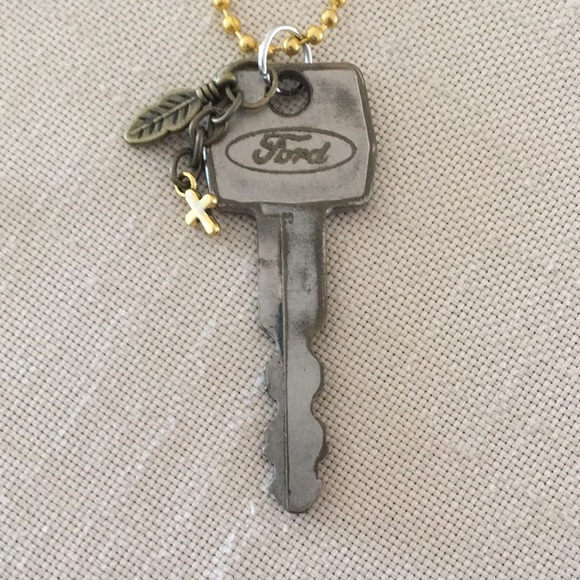 HAND CRAFTED Vintage Ford Key Necklace Feather Cross Charms Mixed Metals - Picture 5 of 7